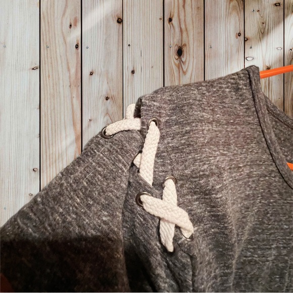 Fitz+ Eddi Gray T-shirt. Size S - Picture 2 of 6